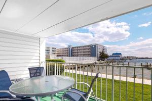 Two-Bedroom Apartment room in Thunder Island Condos