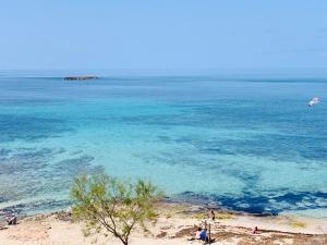 Catalina Beach House by Cassai