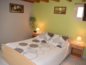 Maisons de vacances Gite La Tour-Saint-Gelin, 2 pieces, 2 personnes - FR-1-381-24 : photos des chambres