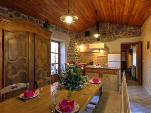 Maisons de vacances Gite Essertines-en-Chatelneuf, 3 pieces, 6 personnes - FR-1-496-16 : photos des chambres