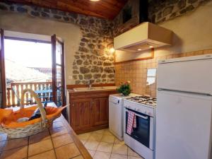 Maisons de vacances Gite Essertines-en-Chatelneuf, 3 pieces, 6 personnes - FR-1-496-16 : photos des chambres