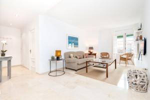 Superior Two-Bedroom Apartment room in Genteel Home Maestranza