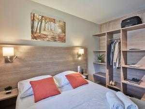 Family Apartment - 6p | 2 Bedrooms - Bunk Bed room in Holiday Suites Houthalen-Helchteren
