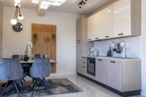 TEONA Luxury Apartment with jacuzzi and terrace sea view