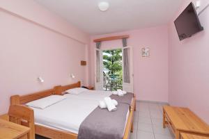 Dolphin Hotel Skopelos Greece