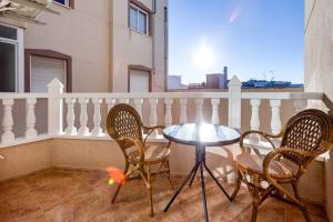 Apartment Ramon Gallud 204