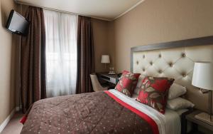 Hotels Eiffel Kennedy : Chambre Triple avec Baignoire