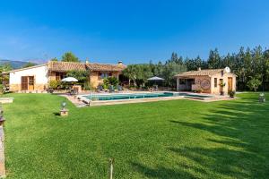 Country house with amazing pool in a beautiful rural setting