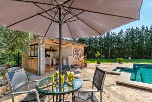 Country house with amazing pool in a beautiful rural setting