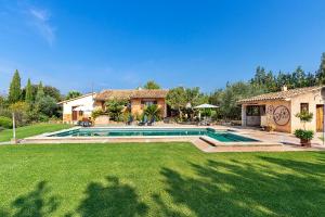 Country house with amazing pool in a beautiful rural setting