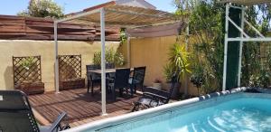 Maison F2, neuve au calme avec jardinet