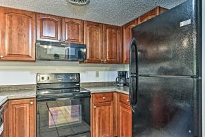 Riverside Condo 2 Miles to Smoky Mtns Ntl Park!