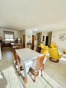 Villas Superbe villa avec piscine vue mer, proche plage et Porticcio : photos des chambres