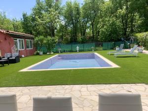 Villa de 4 chambres avec piscine privee jardin clos et wifi a Tourrettes
