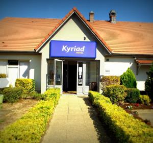 Hotels Kyriad Chantilly Sud - Luzarches : photos des chambres