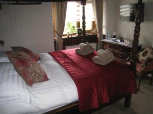 Standard Double Room with Four Poster Bed room in Rosebud Cottage Guest House