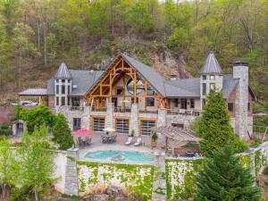 Eight-Bedroom Holiday Home room in Legacy Lodge