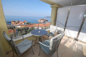 BMV room with east island view