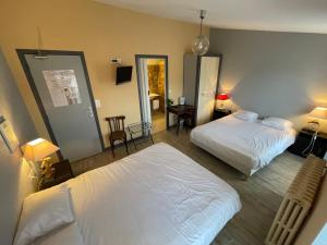 Hotels Le Terminus : Chambre Quadruple