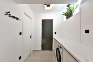 Phaedrus Living City Center Luxury Flat Skoufa