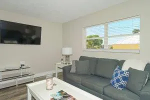 Siesta Key Village-Suite #2: A block to the Beach! - Bailey Hall