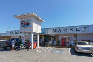 Siesta Key Village-Suite #2: A block to the Beach!