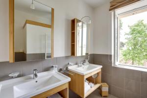 B&B / Chambres d'hotes Le logis de Valandraud : Chambre Triple Confort avec Douche