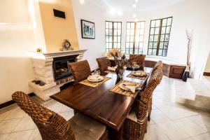 Secluded Sunset Villa on Cliff & 180 Degree Ocean Views