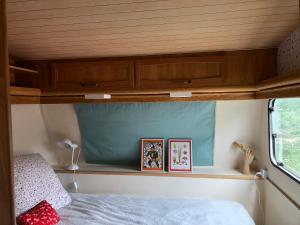 Maisons d'hotes Gite Aurinko : caravane avec bain nordique : photos des chambres