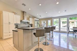 Outdoor Kitchen: Desert Dream Home in Scottsdale!