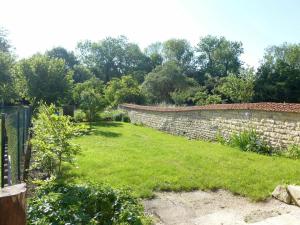 Maisons de vacances Gite Pont-la-Ville, 2 pieces, 3 personnes - FR-1-611-59 : photos des chambres