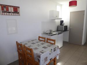 Appartements Les Pastourelles : Appartement - Vue sur Jardin