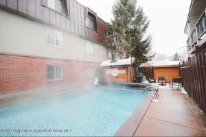 Apartment room in 2 BR Everything You Need & More - Comfort Location Pool & Sauna