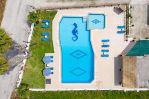 Nikos Pool House & Apartments