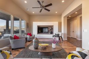 Three-Bedroom Apartment room in Bella Vista On The Fairway