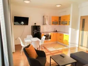 Yellow Apartment - Jáma František