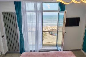 Crazy Sea View 2BR Apartment Spa Pools Resort- Parking