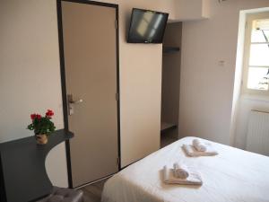 Hotels HOTEL LE FOIRAIL : Chambre Double Standard