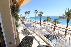 Beautiful 3 bedroom. Direct sea view. 401