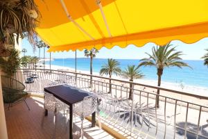 Beautiful 3 bedroom. Direct sea view. 401