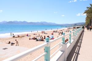 Beautiful 3 bedroom. Direct sea view. 401