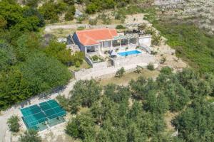 Secluded luxury Villa with sea view and pool