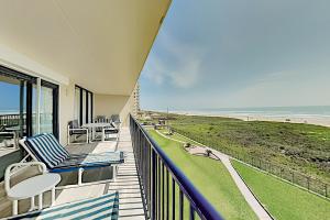 Three-Bedroom Apartment room in All-Suite Escape - Unit 405 - Balcony & Pools condo