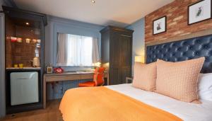 Cosy Double Room room in The Great House At Sonning