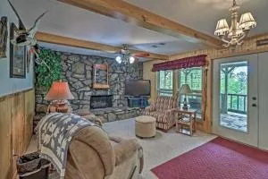 Secluded Edgemont Getaway with Huge Outdoor Deck! - Prim
