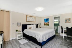 Deluxe Studio - King Bed room in Latitude 26 Waterfront Boutique Resort - Fort Myers Beach