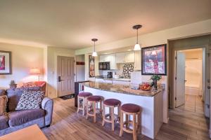 Bend Condo with Deck, Resort-Style Amenities and Views