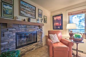 Bend Condo with Deck, Resort-Style Amenities and Views