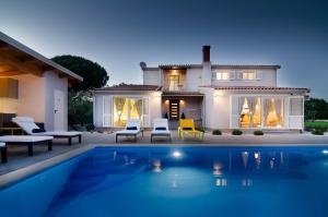 Family-Villa Captains House, beheizter Pool und riesiger Garten 