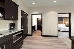 Deluxe Queen Suite room in Hotel 21